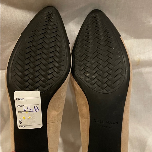 Cole Haan Beige and Black Heels. Jude suede. Size 6.5. - Picture 10 of 10